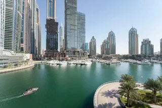 Дубай: Sleek & Serene Apartment w/ Stunning Marina Views