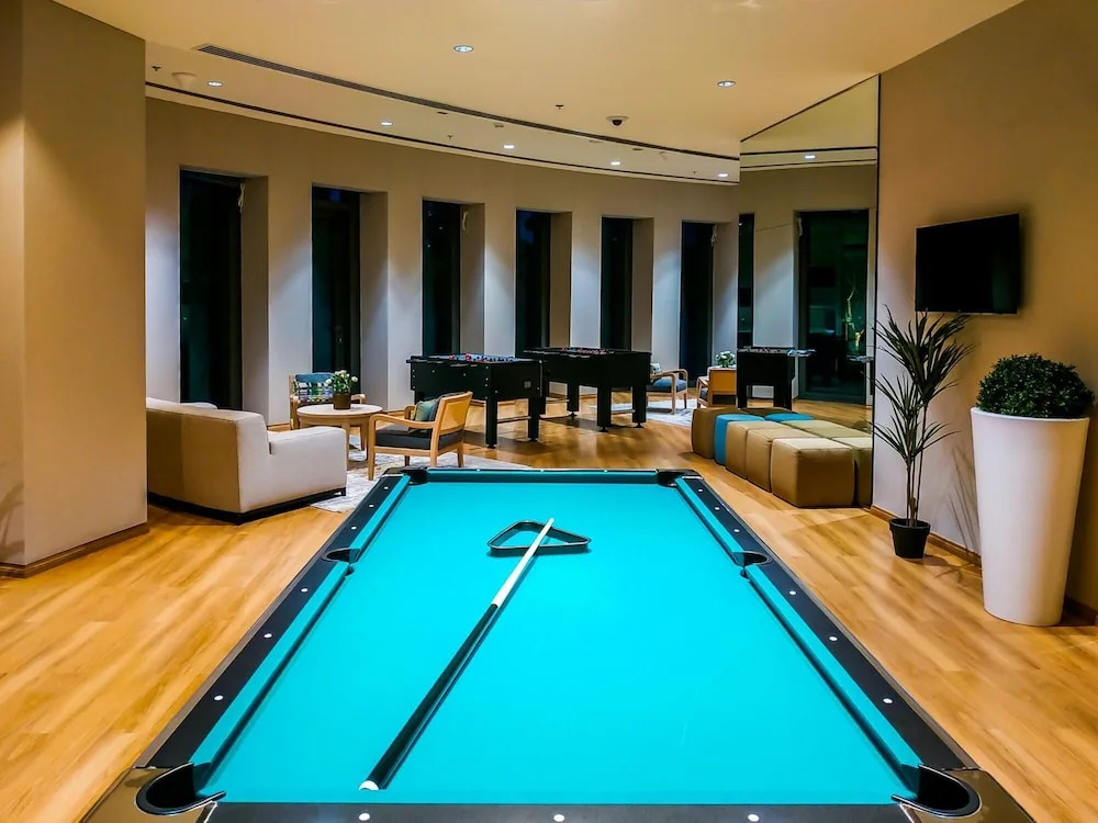 Дубай: 5 Apt in Architectural Marvel of Dubai