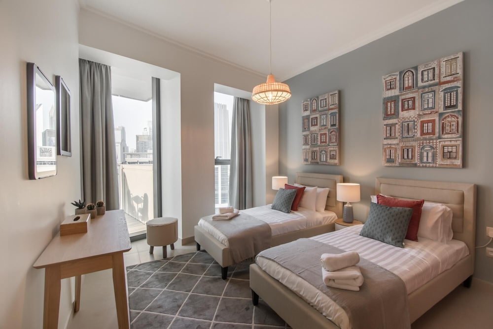 Дубай: 5 Apt in Architectural Marvel of Dubai