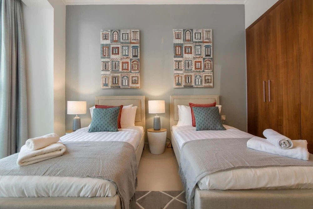 Дубай: 5 Apt in Architectural Marvel of Dubai