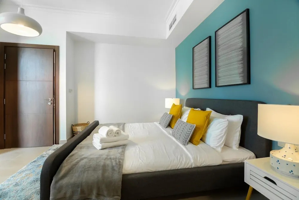 Дубай: 5 Apt in Architectural Marvel of Dubai