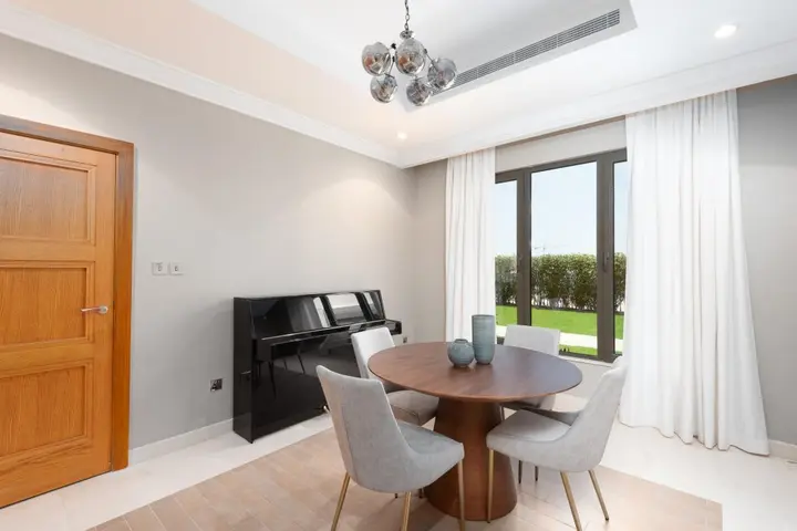 Дубай: Maison Privee - Luxury 5BR Villa with Private Pool and Beach