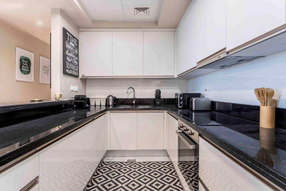 Дубай: Lux 2B Apt Dubai Canal Water View