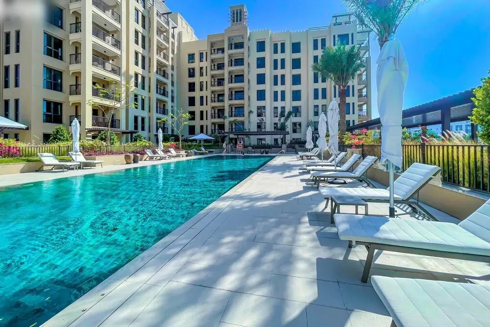Дубай: Elegant Pool View | 2BR Apartment