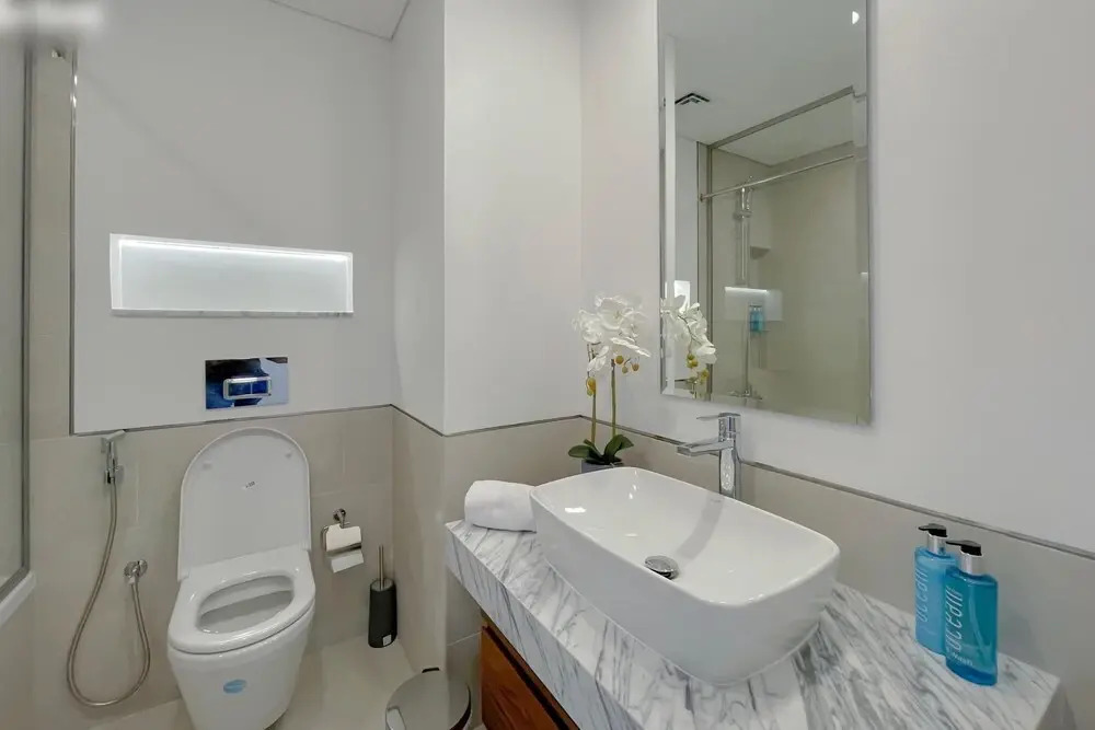 Дубай: Elegant Pool View | 2BR Apartment