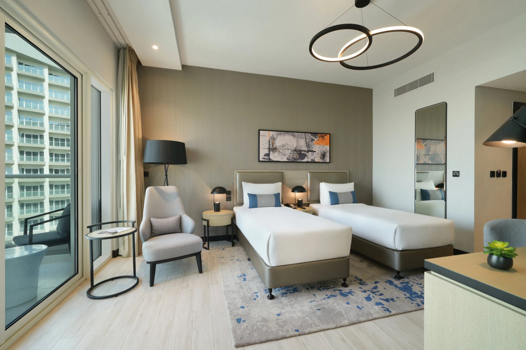 Дубай: Damac Hills 2 Hotel, an Edge by Rotana Hotel