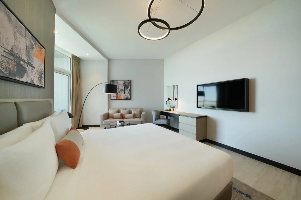 Дубай: Damac Hills 2 Hotel, an Edge by Rotana Hotel