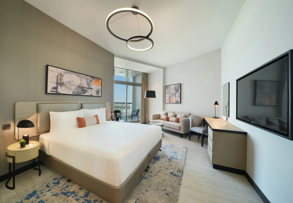Дубай: Damac Hills 2 Hotel, an Edge by Rotana Hotel