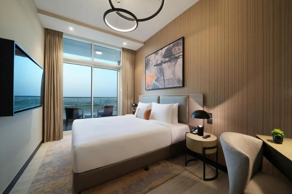 Дубай: Damac Hills 2 Hotel, an Edge by Rotana Hotel
