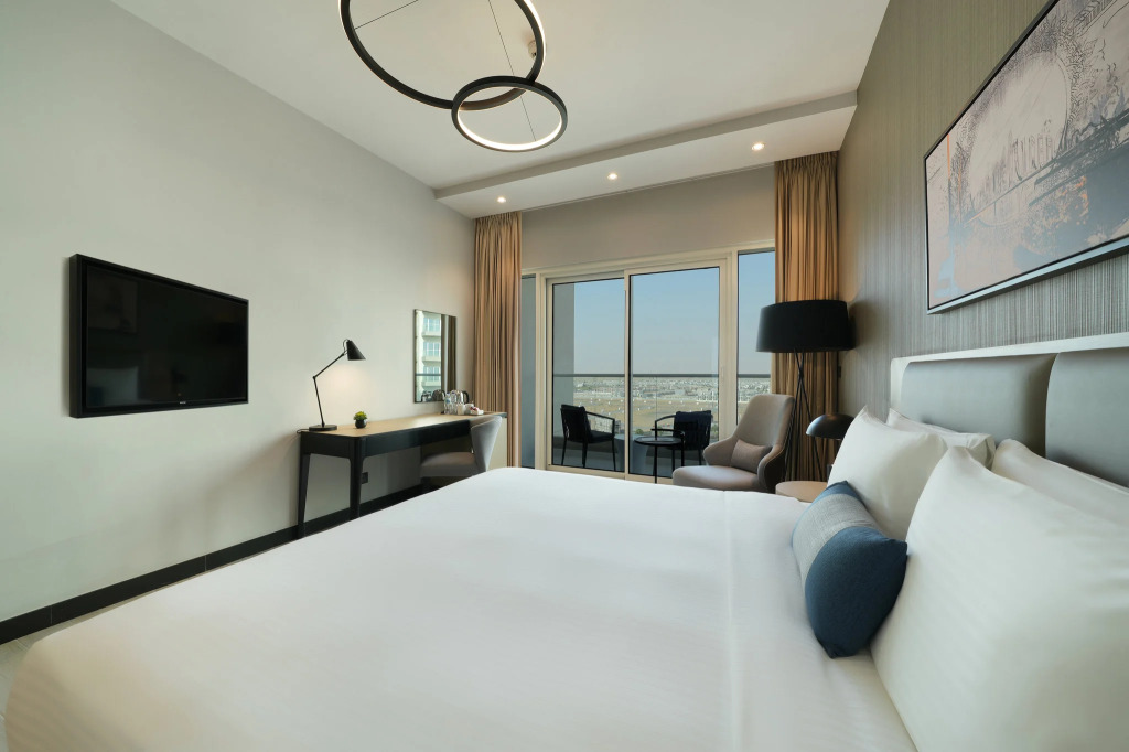 Дубай: Damac Hills 2 Hotel, an Edge by Rotana Hotel