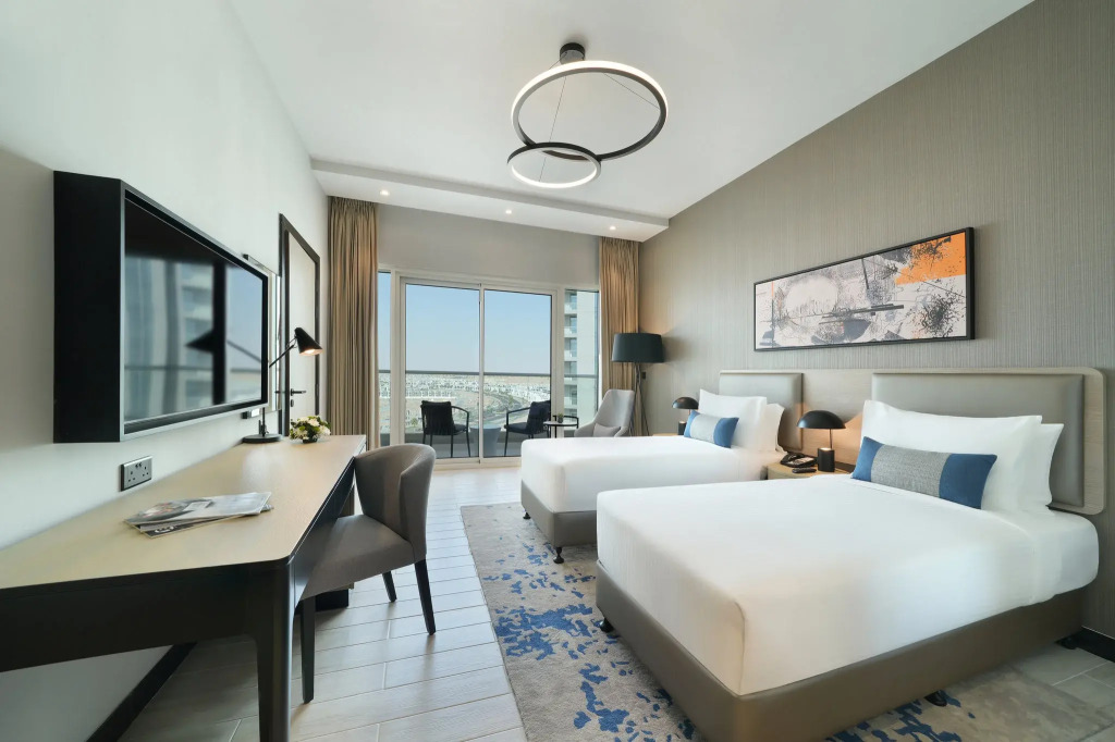 Дубай: Damac Hills 2 Hotel, an Edge by Rotana Hotel