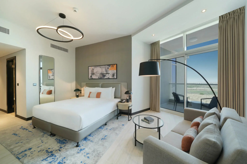Дубай: Damac Hills 2 Hotel, an Edge by Rotana Hotel