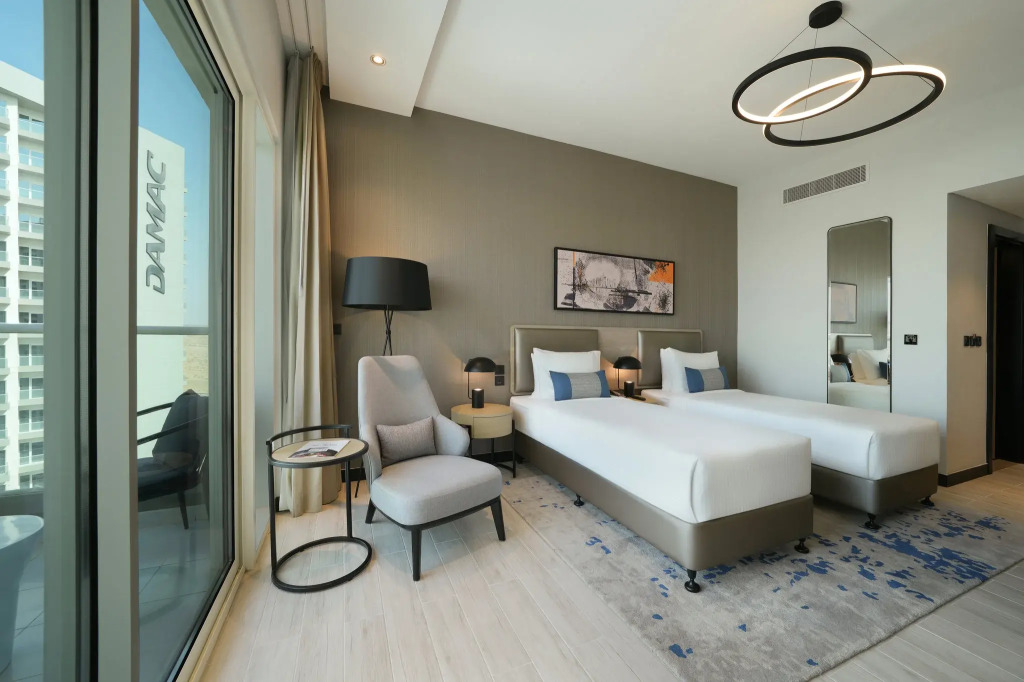 Дубай: Damac Hills 2 Hotel, an Edge by Rotana Hotel