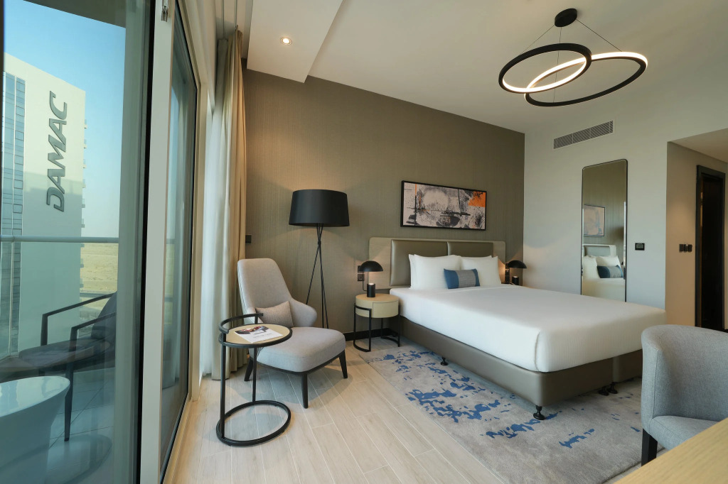 Дубай: Damac Hills 2 Hotel, an Edge by Rotana Hotel