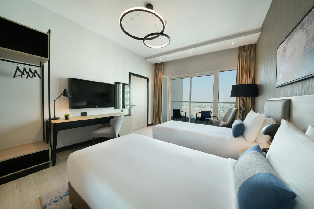 Дубай: Damac Hills 2 Hotel, an Edge by Rotana Hotel