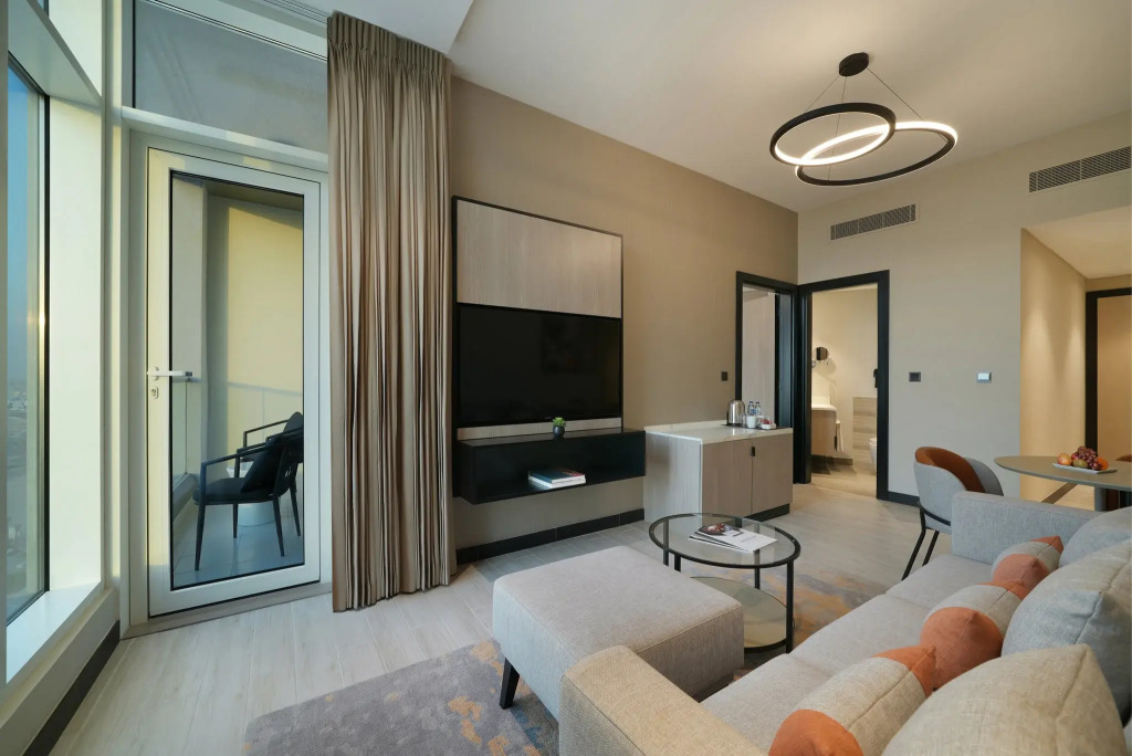 Дубай: Damac Hills 2 Hotel, an Edge by Rotana Hotel