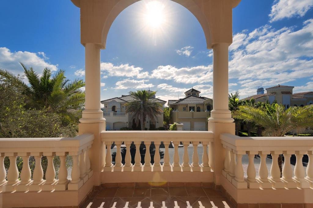 Дубай: Maison Privee - Palm Jumeirah Beach Front XL Villa w/Prvt Pool
