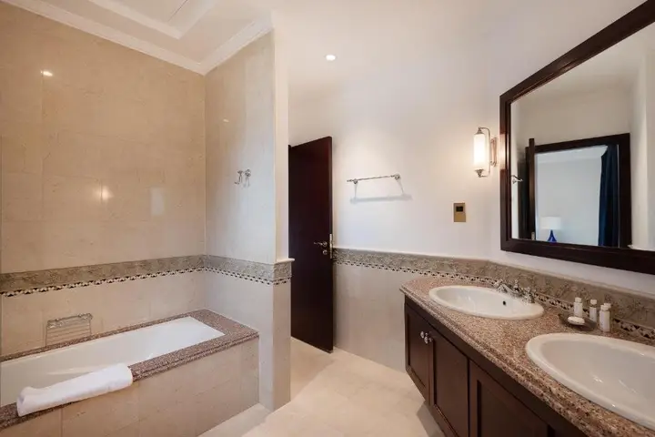 Maison Privee - Palm Jumeirah Beach Front XL Villa w/Prvt Pool — фото 5