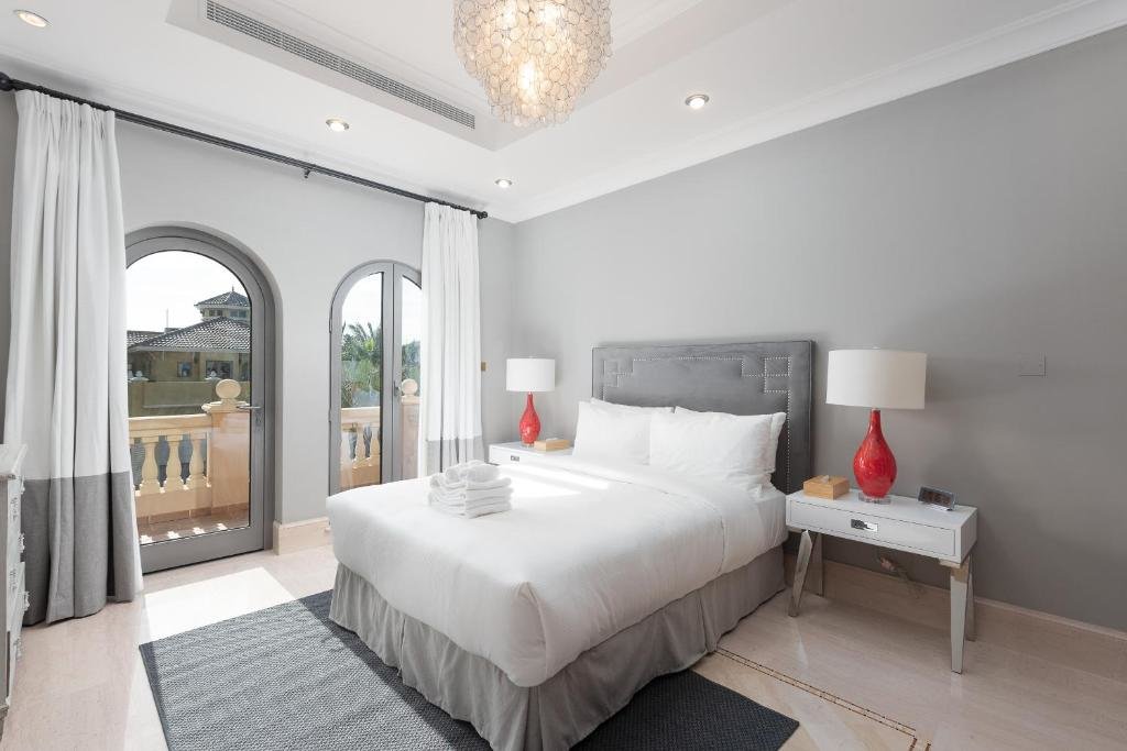 Дубай: Maison Privee - Palm Jumeirah Beach Front XL Villa w/Prvt Pool