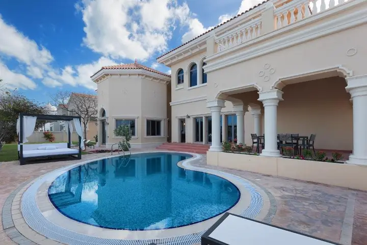 Maison Privee - Palm Jumeirah Beach Front XL Villa w/Prvt Pool — фото 3