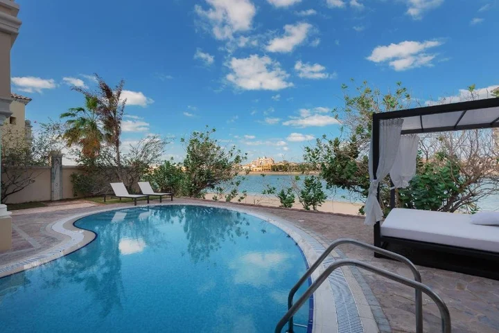 Дубай: Maison Privee - Palm Jumeirah Beach Front XL Villa w/Prvt Pool