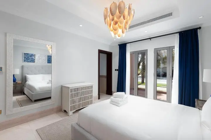 Maison Privee - Palm Jumeirah Beach Front XL Villa w/Prvt Pool — фото 4