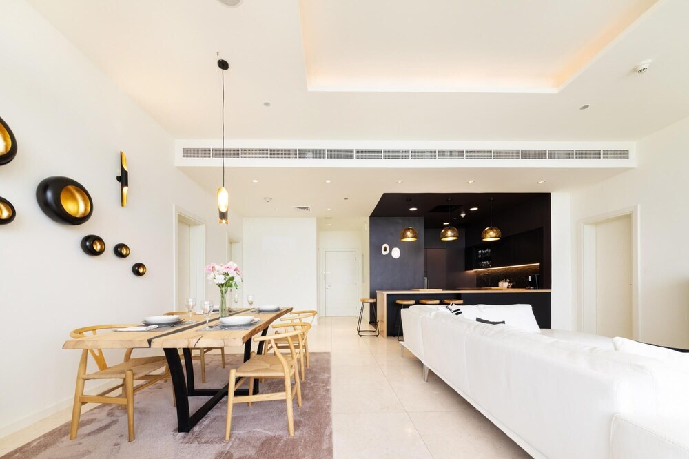 Дубай: Big Bright Luxury Apt w Atlantis Sea Views on Palm Jumeirah