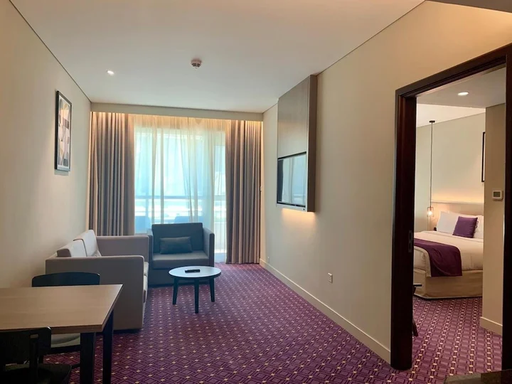 Дубай: Leva Hotel and Suites Mazaya Centre