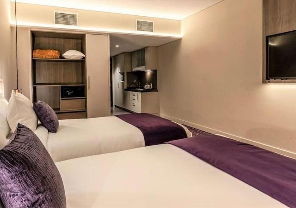 Дубай: Leva Hotel and Suites Mazaya Centre