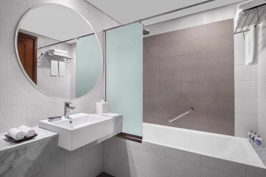 Дубай: Leva Hotel and Suites, Opposite Downtown