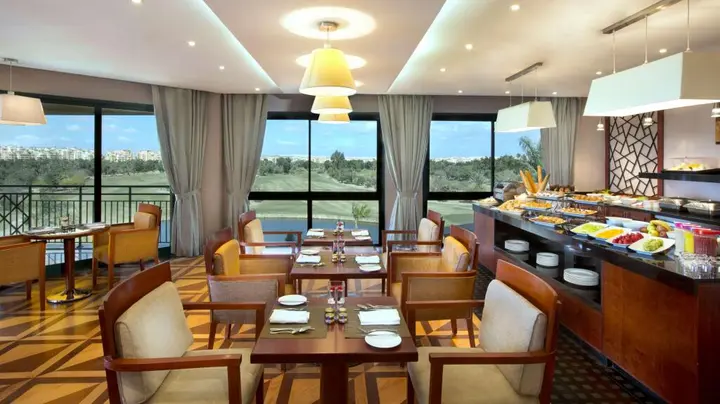 Город 6-го октября: Hilton Pyramids Golf