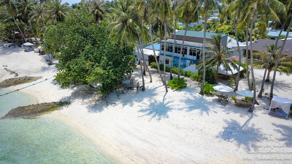 Тулусду: Batuta Maldives Surf View