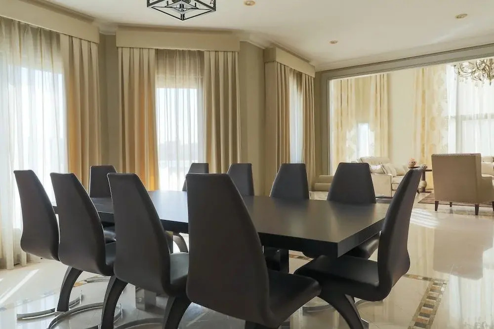 Дубай: The Palm Jumeirah Villas - Frond D