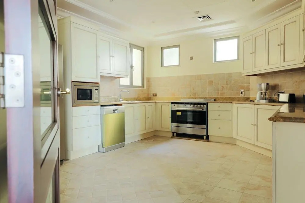 Дубай: The Palm Jumeirah Villas - Frond D
