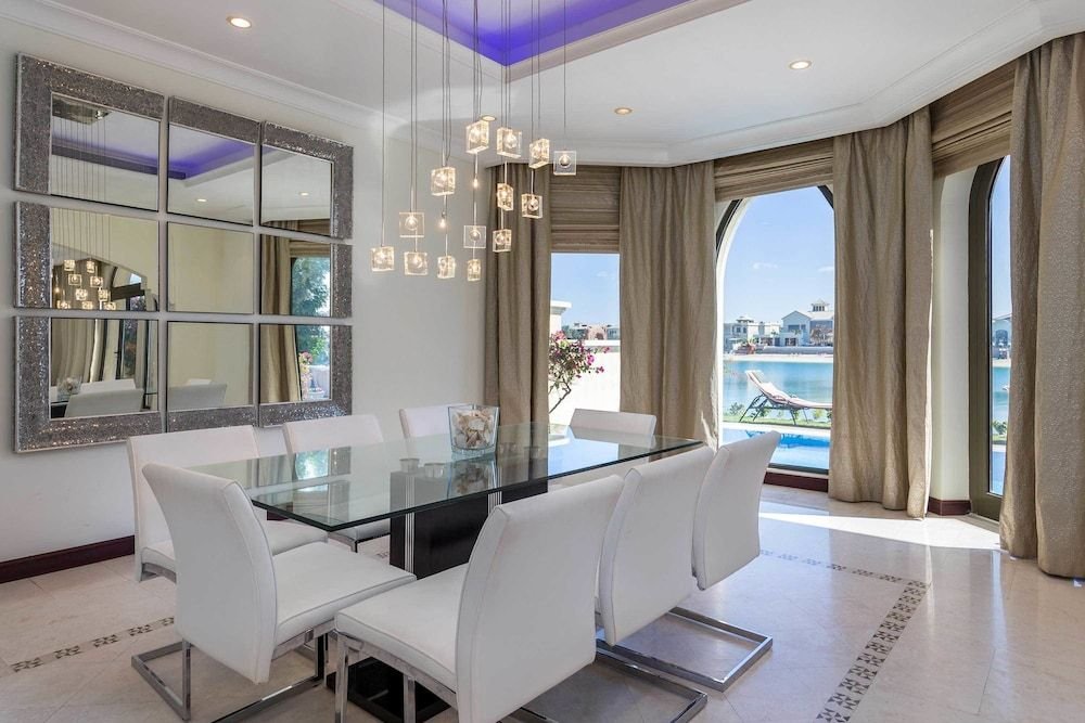 Palm Jumeirah Villa in Frond L by Deluxe Holiday Homes — фото 6