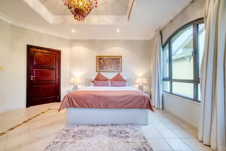 Private 5 Bedrooms Villa With Pool — фото 1