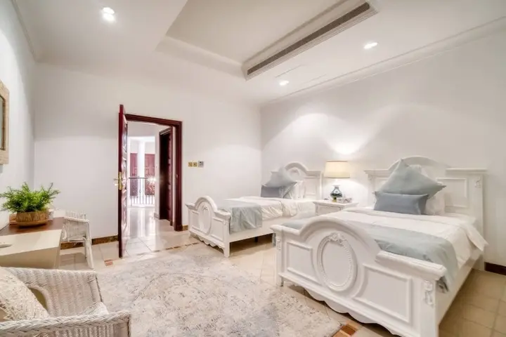 Дубай: Private 5 Bedrooms Villa With Pool