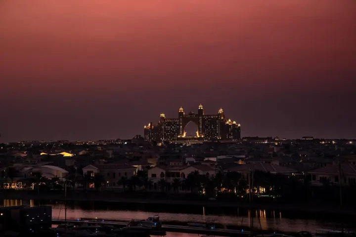 Дубай: Palm Jumeirah Luxury w Private Beach Atlantis View