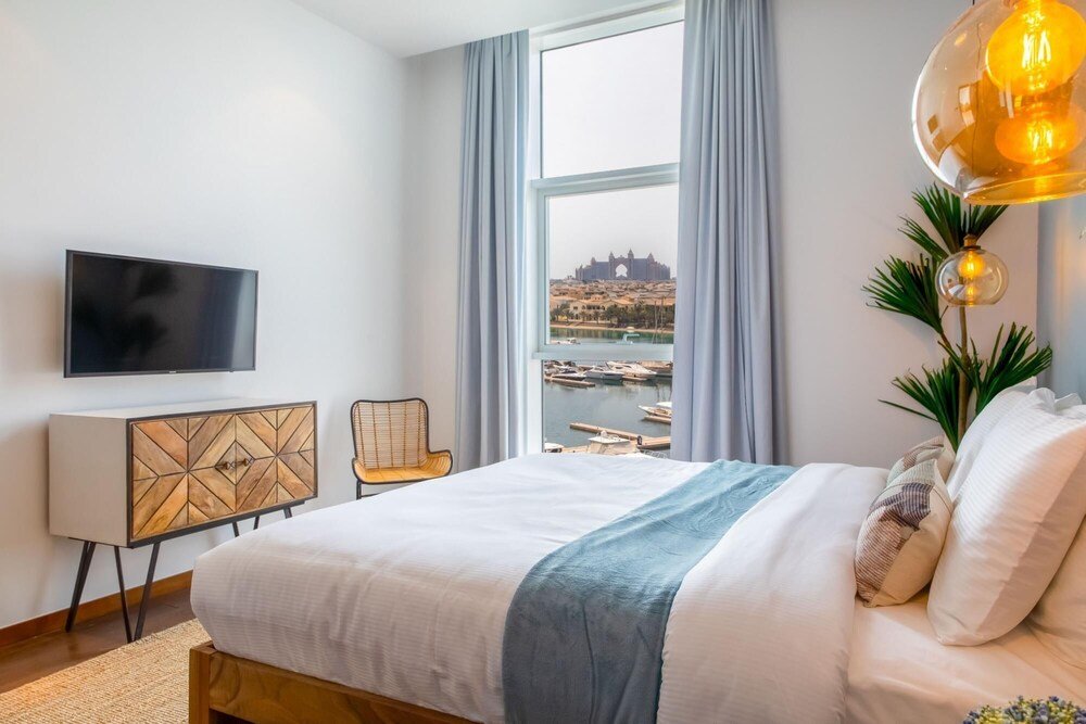 Дубай: Palm Jumeirah Luxury w Private Beach Atlantis View