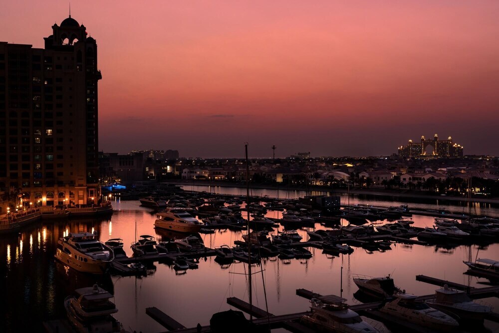 Дубай: Palm Jumeirah Luxury w Private Beach Atlantis View