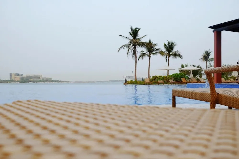 Дубай: Palm Jumeirah Luxury w Private Beach Atlantis View