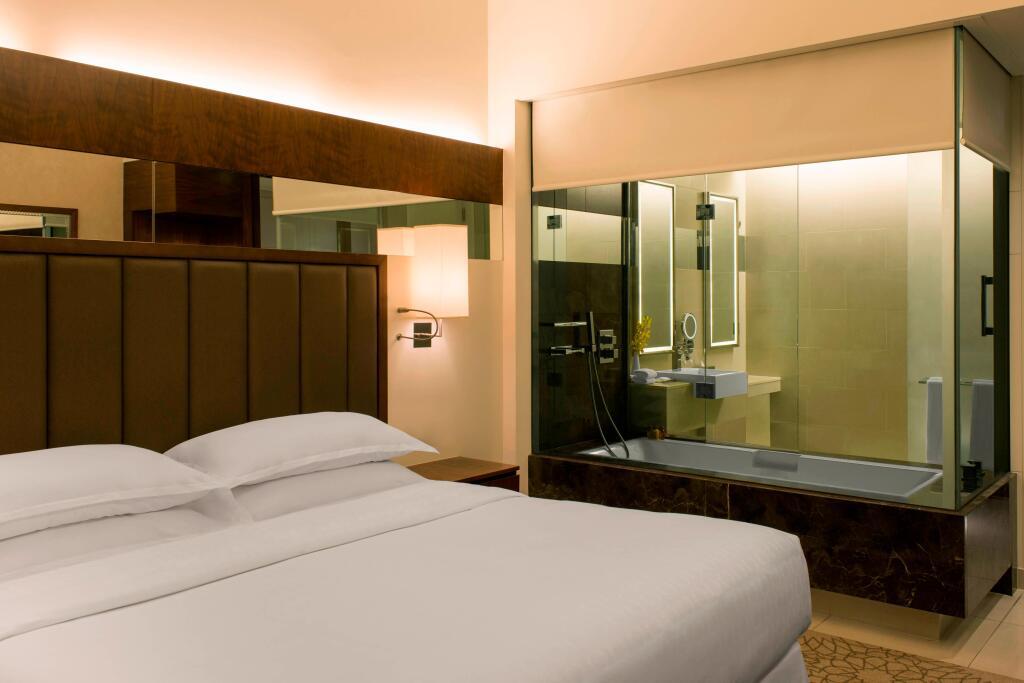 Дубай: Sheraton Mall of the Emirates Hotel, Dubai