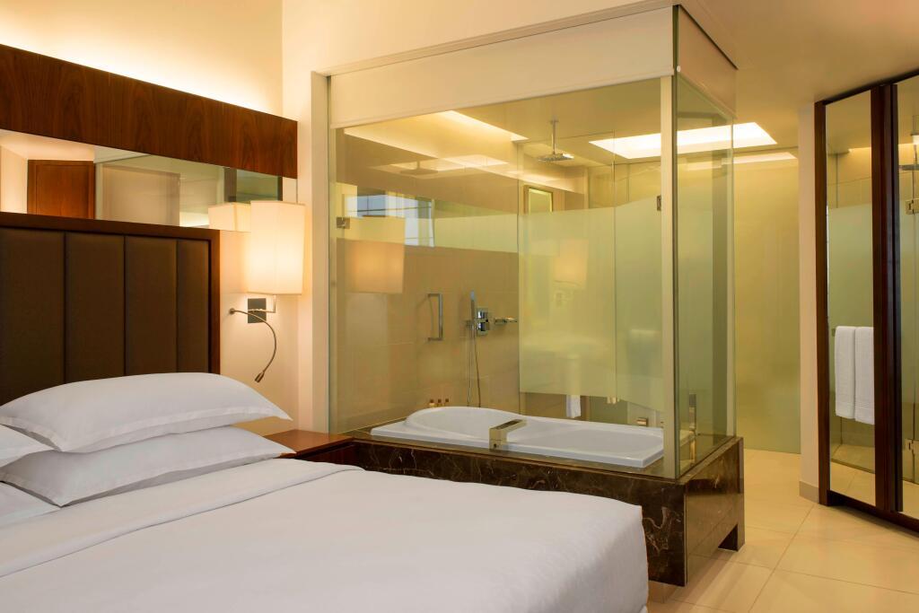 Дубай: Sheraton Mall of the Emirates Hotel, Dubai