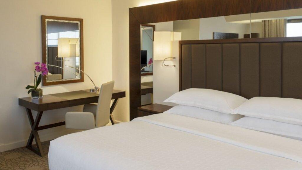 Дубай: Sheraton Mall of the Emirates Hotel, Dubai