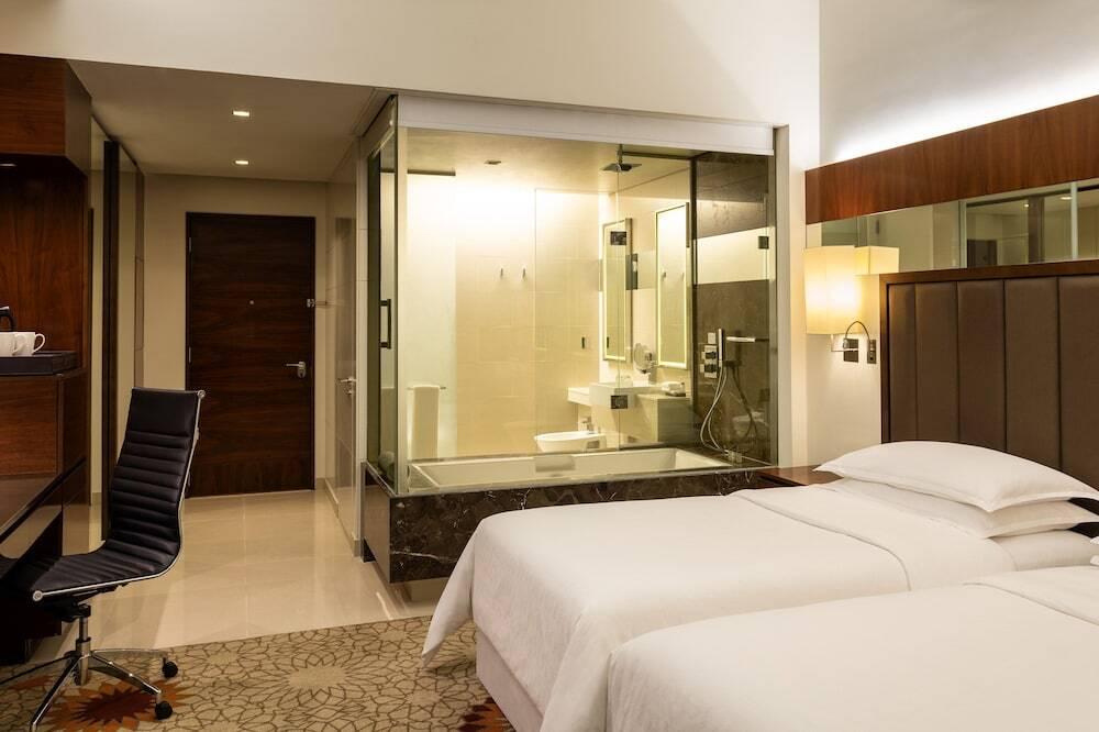 Дубай: Sheraton Mall of the Emirates Hotel, Dubai