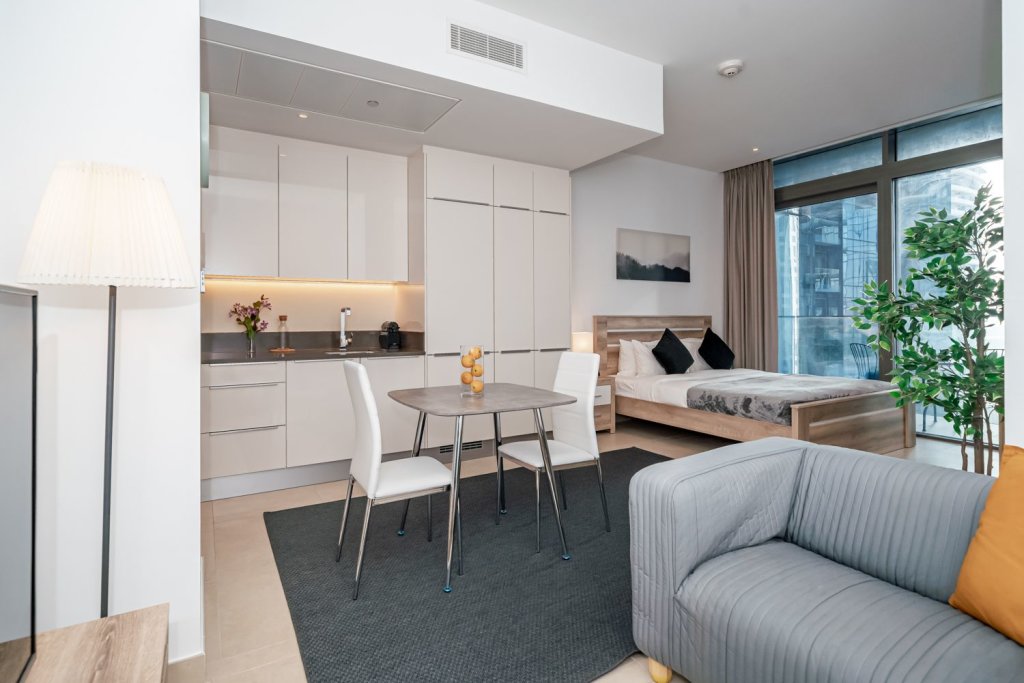 Дубай: Unique bright studio with balcony in Marina Gate
