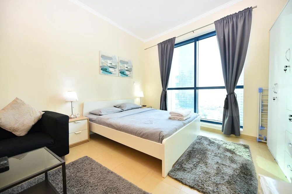 Дубай: Silver - Modern Studio with lake view