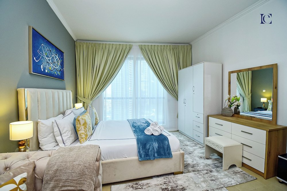 Дубай: Silver - Modern Studio with lake view