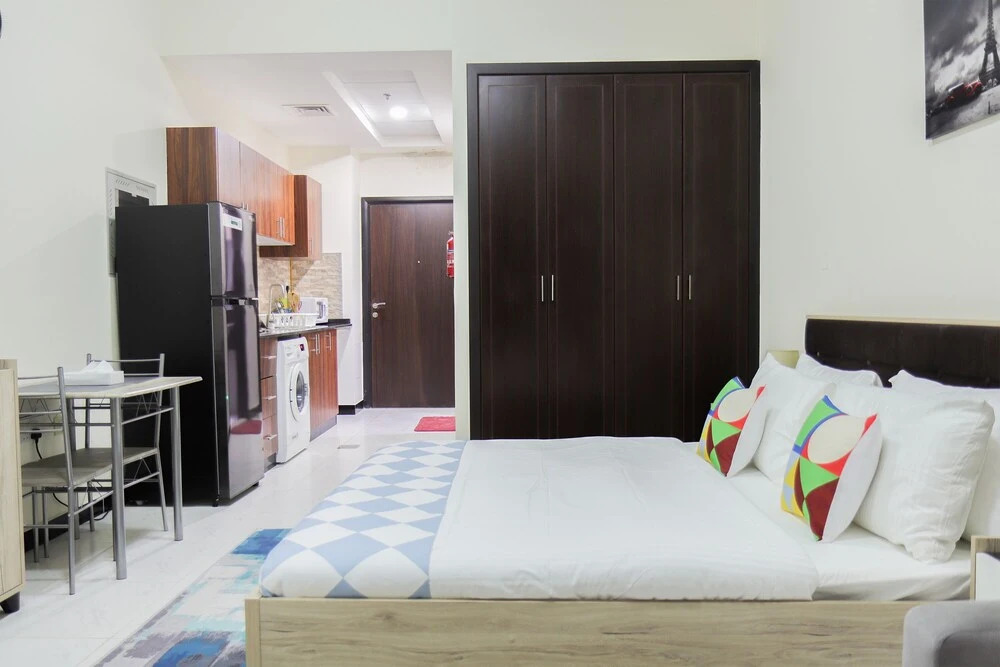Дубай: Studio Apartment in Knightbridge Court