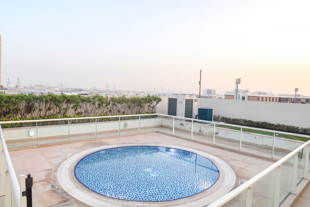 Дубай: Studio Apartment in Azizi Farishta